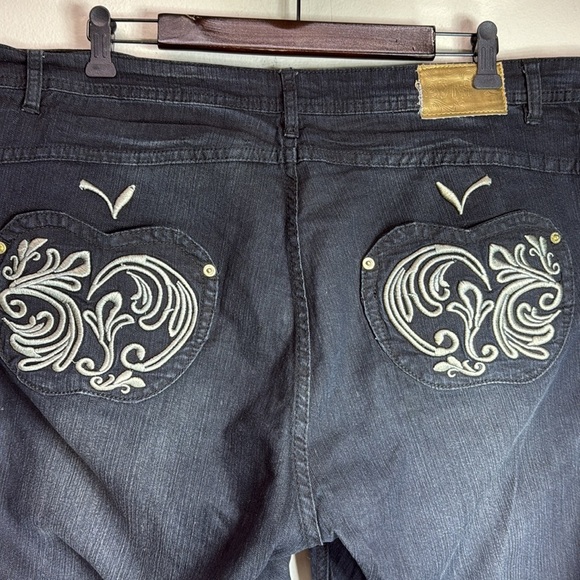(T6) Vintage Apple Bottoms jeans with silver embroidery from the 2000s. Size 22. - Picture 2 of 14